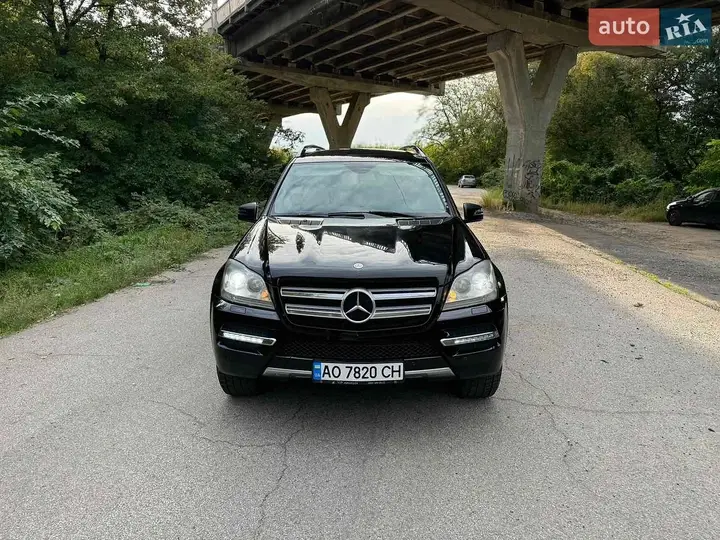 Mercedes-Benz Gl-Class 2011 photo 2