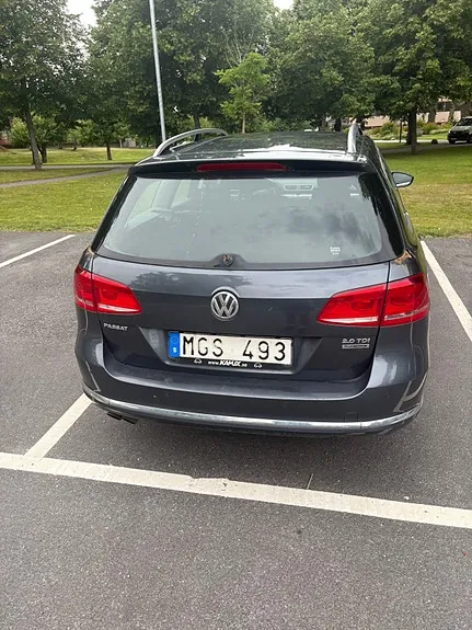 Volkswagen Passat 2012 photo 2