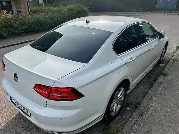 Volkswagen Passat 2018 photo 2