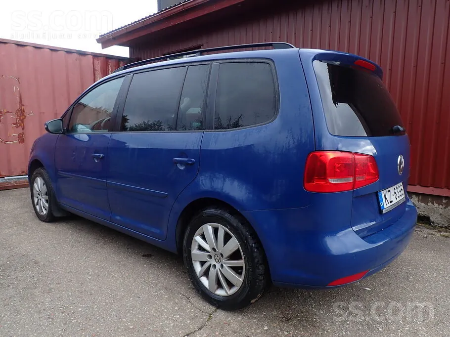 Volkswagen Touran 2011 photo 3