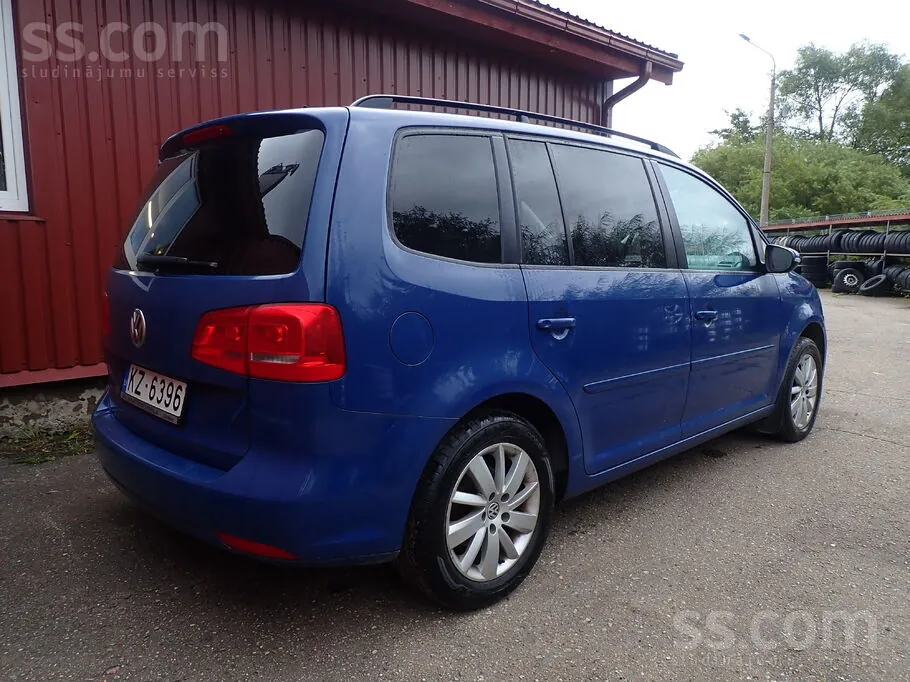 Volkswagen Touran 2011 photo 2