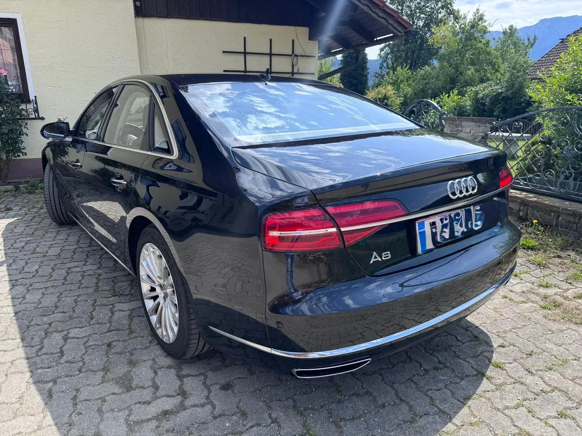 Audi A8 2015 photo 2