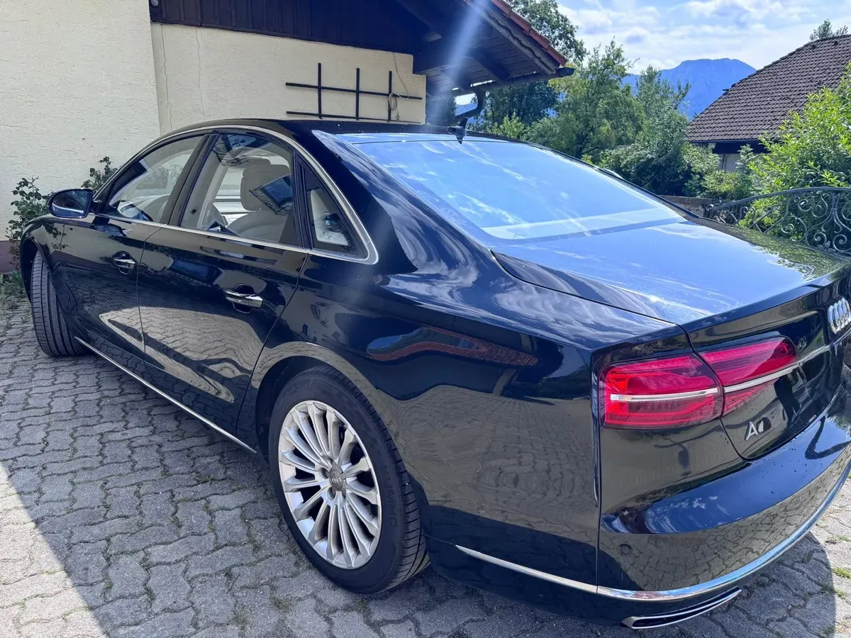 Audi A8 2015 photo 3