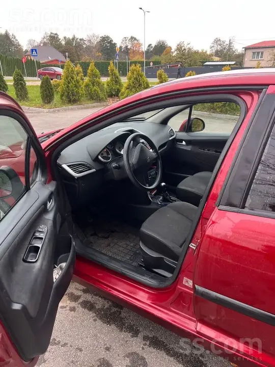 Peugeot 207 2010 photo 4