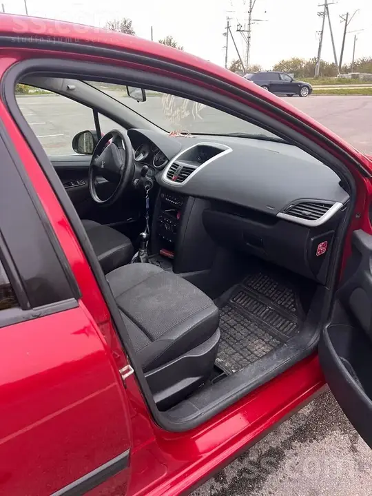Peugeot 207 2010 photo 5