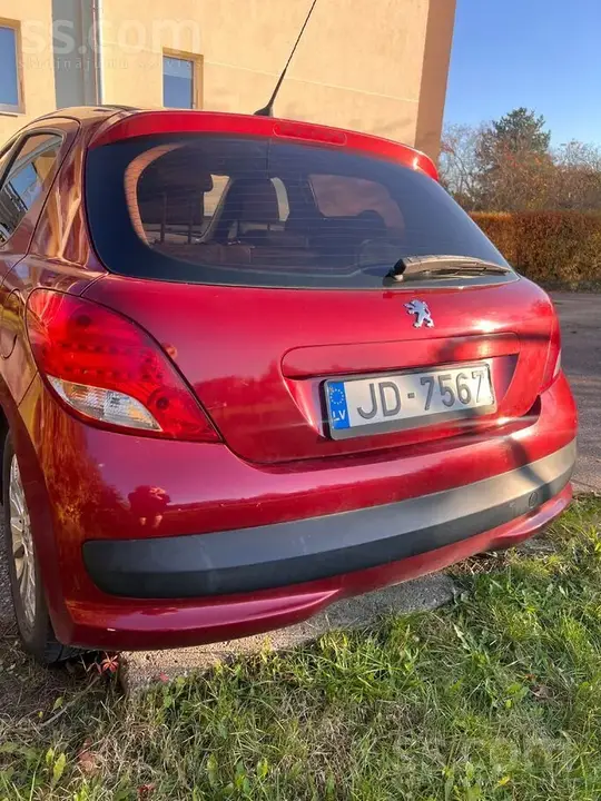 Peugeot 207 2010 photo 2