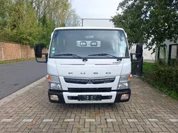 Isuzu Canter 2017 photo 2