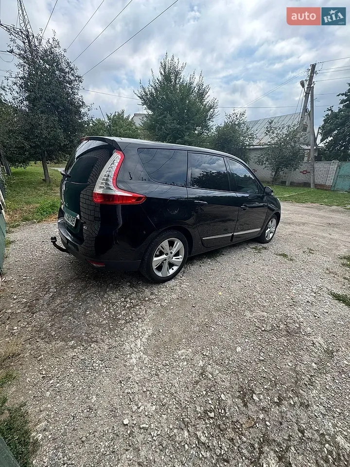 Renault Scenic 2012 photo 2