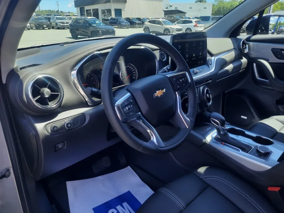 Chevrolet Blazer 2026 photo 2