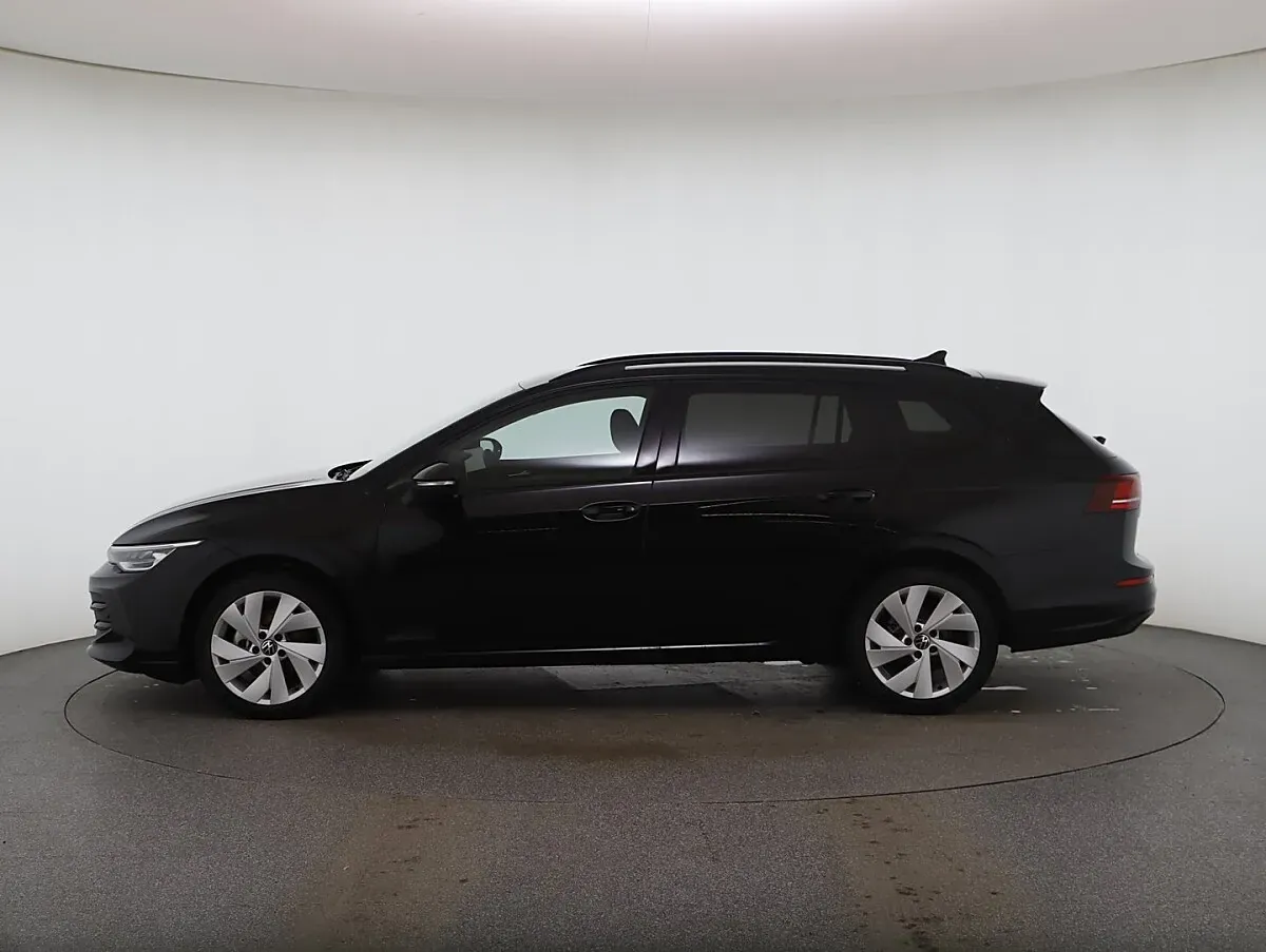Volkswagen Golf 2026 photo 2