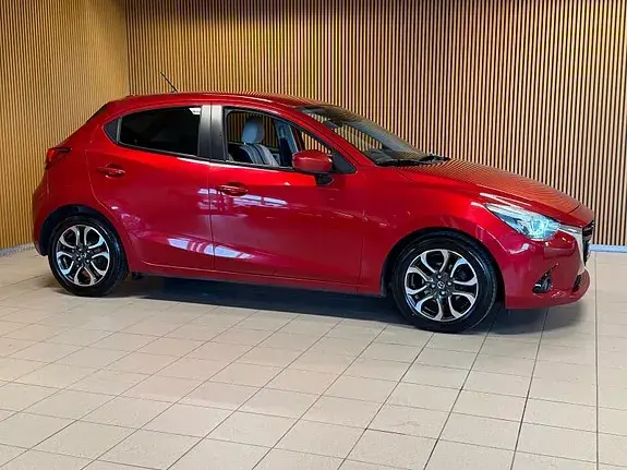 Mazda 2 2015 photo 3