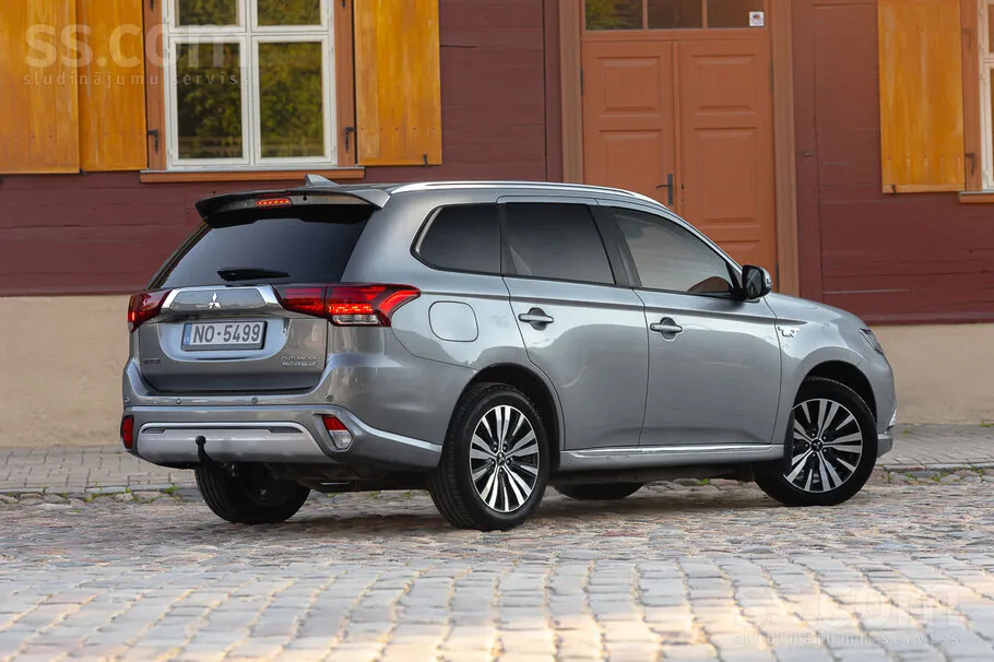 Mitsubishi Outlander 2019 photo 3