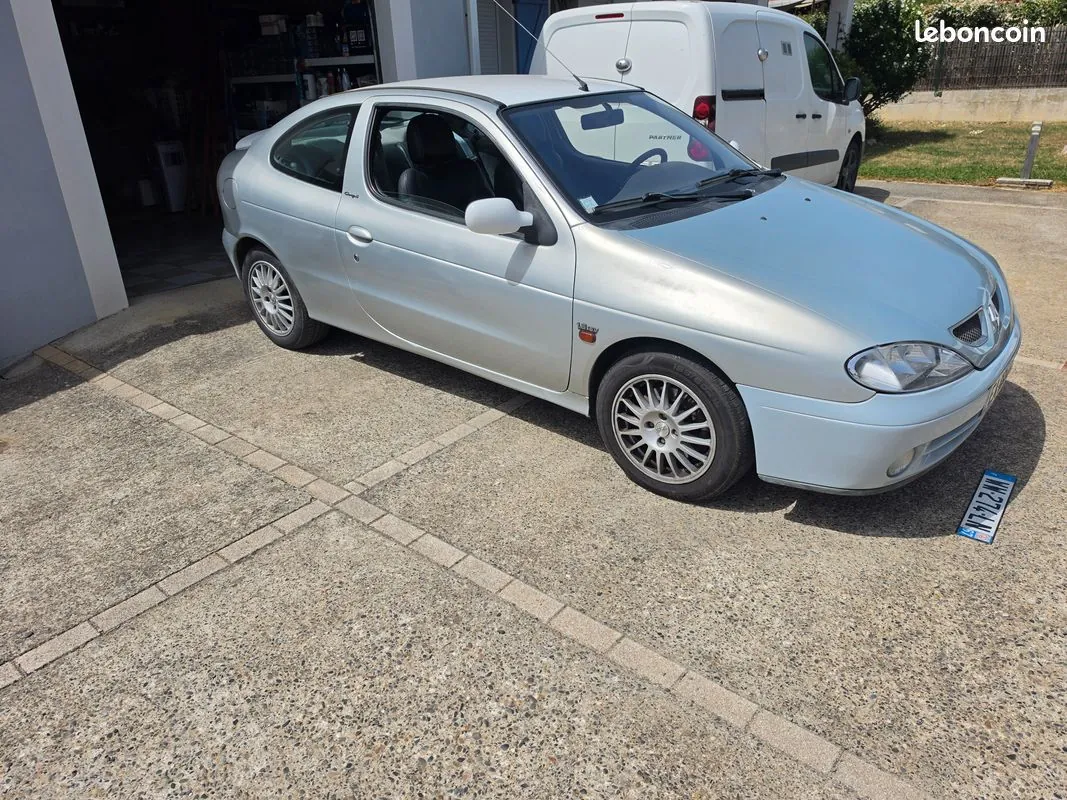 Renault Megane 2001 photo 2