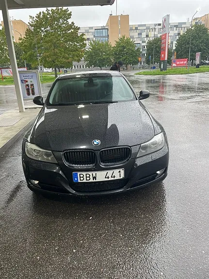 BMW 320D 2011 photo 2