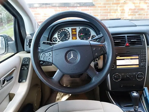 Mercedes-Benz B180 2010 photo 4