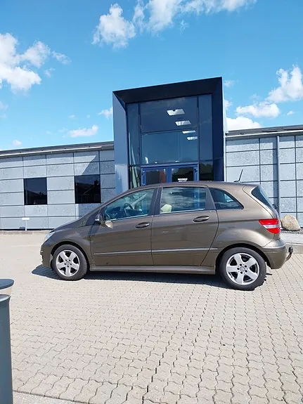 Mercedes-Benz B180 2010 photo 2