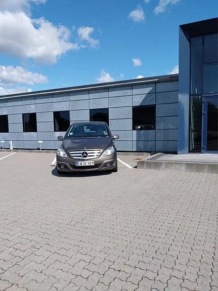 Mercedes-Benz B180