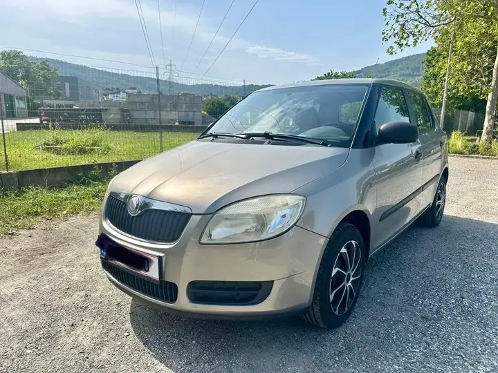 Skoda Fabia 2009 photo 3