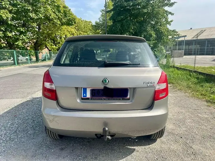 Skoda Fabia 2009 photo 2