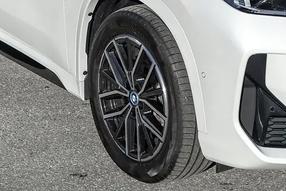 BMW Ix1 2025 photo 3