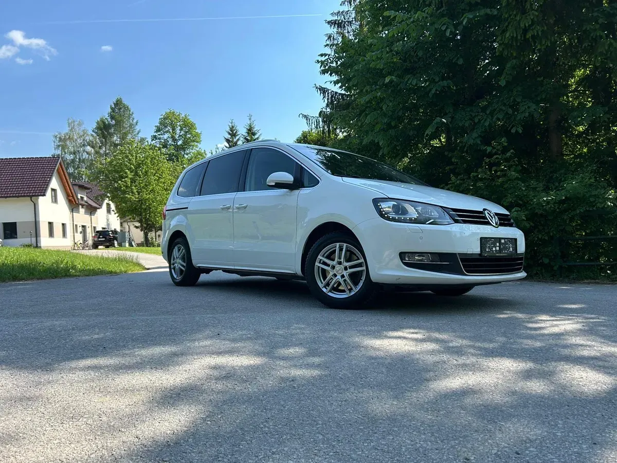 Volkswagen Sharan 2012 photo 2