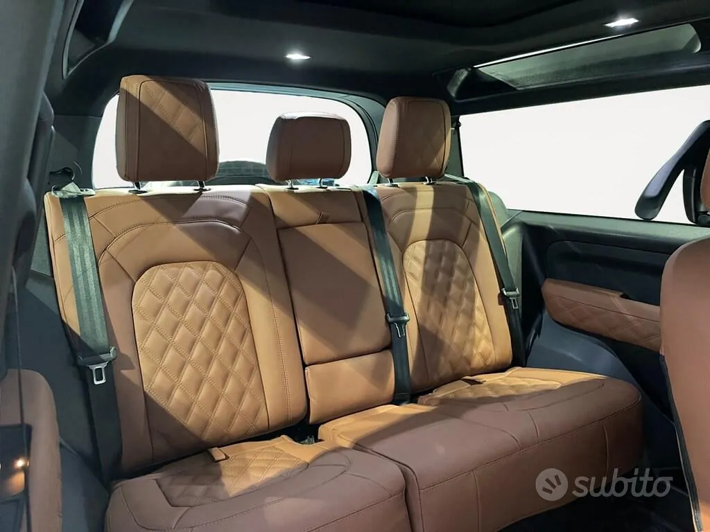 Land Rover Defender 2025 photo 5