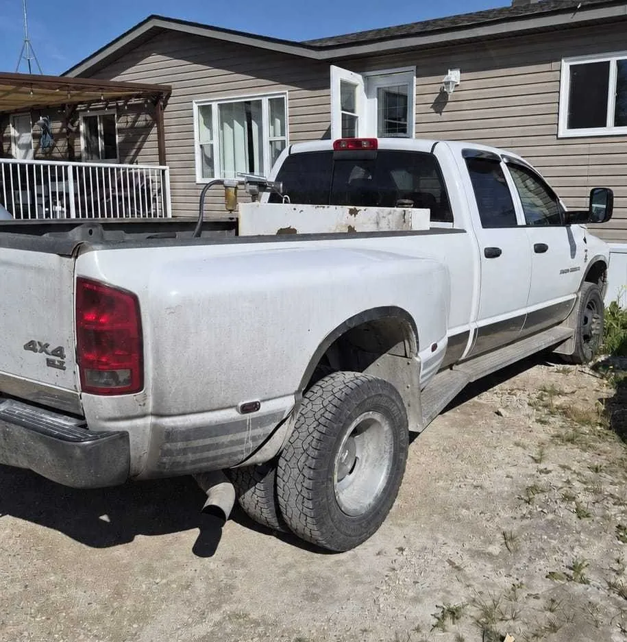 Dodge Ram 3500 2005 photo 2