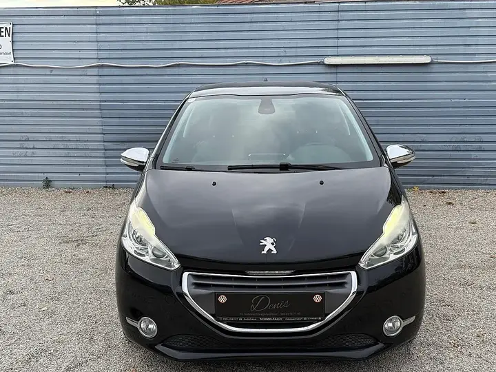 Peugeot 208 2012 photo 3