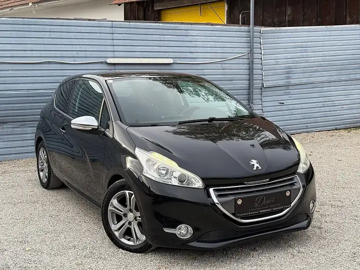 Peugeot 208 2012 photo 2
