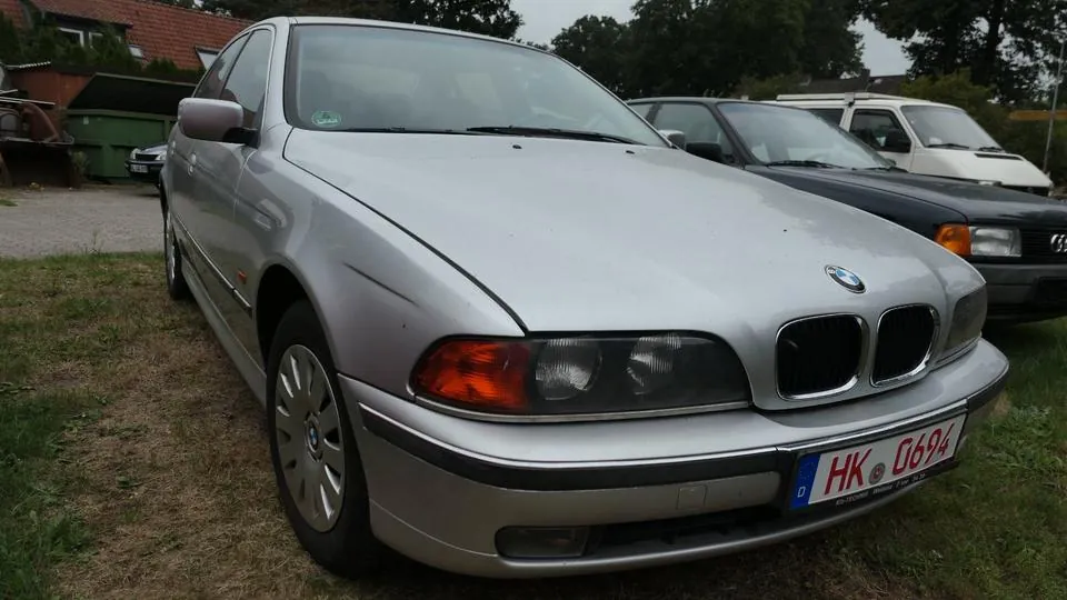 BMW 523I