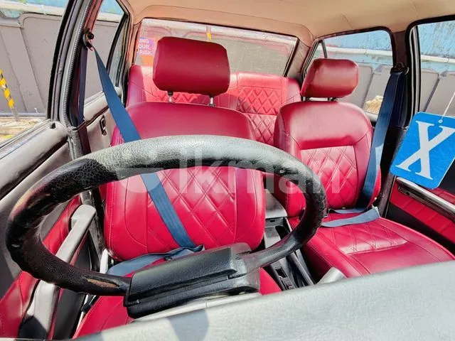 Toyota Carina 1984 photo 2