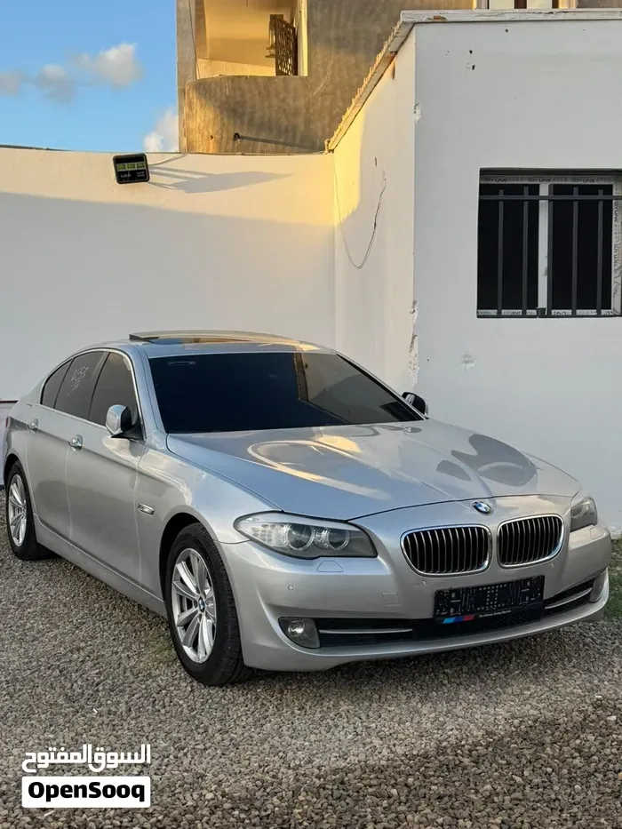 BMW 5 Series 2010 photo 2