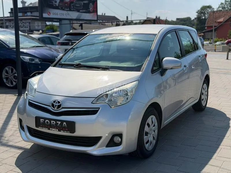 Toyota Verso-S 2012 photo 2