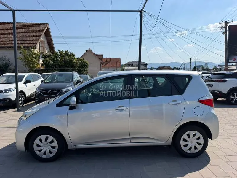 Toyota Verso-S 2012 photo 3