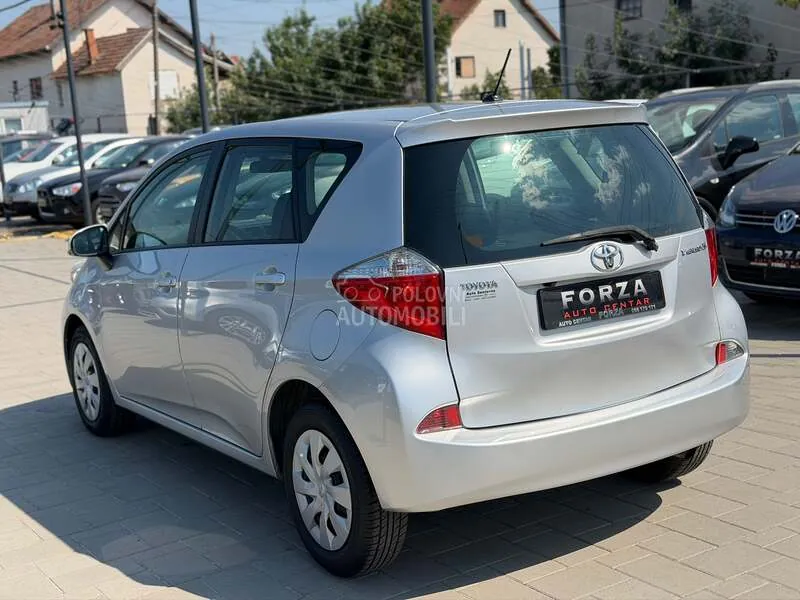 Toyota Verso-S 2012 photo 4