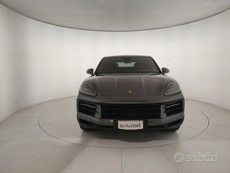Porsche Cayenne 2023 photo 2
