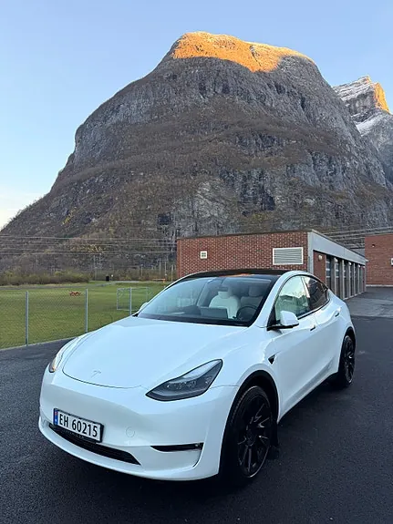 Tesla Model Y 2024 photo 5