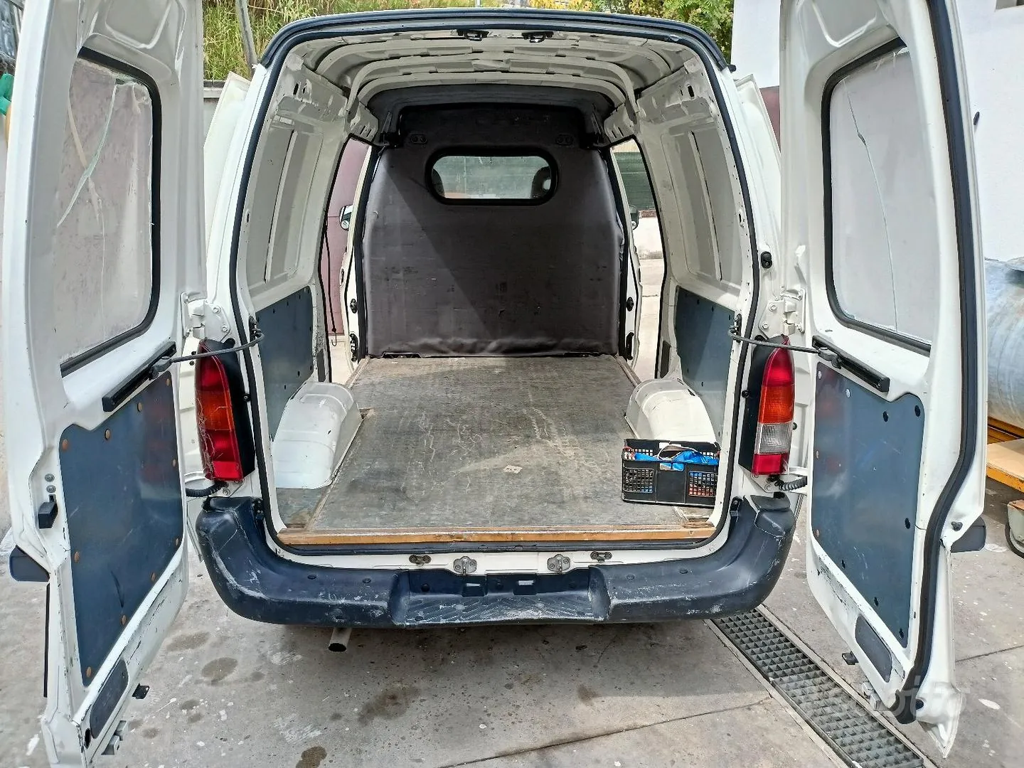 Nissan Vanette 1999 photo 4