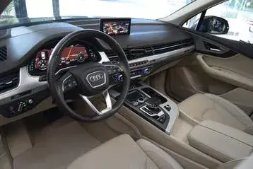 Audi Q7 2015 photo 2