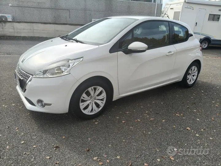 Peugeot 208 2013 photo 3