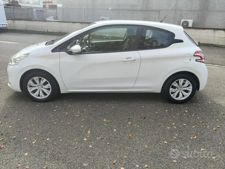 Peugeot 208 2013 photo 4