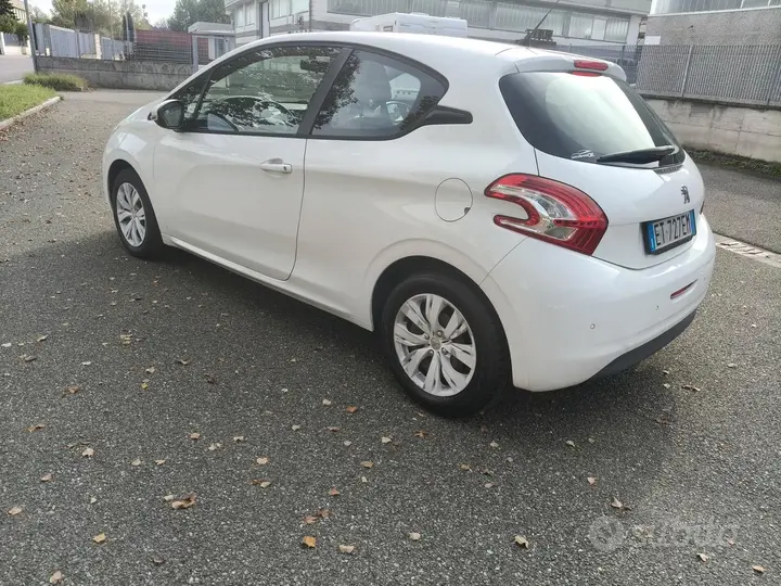 Peugeot 208 2013 photo 5