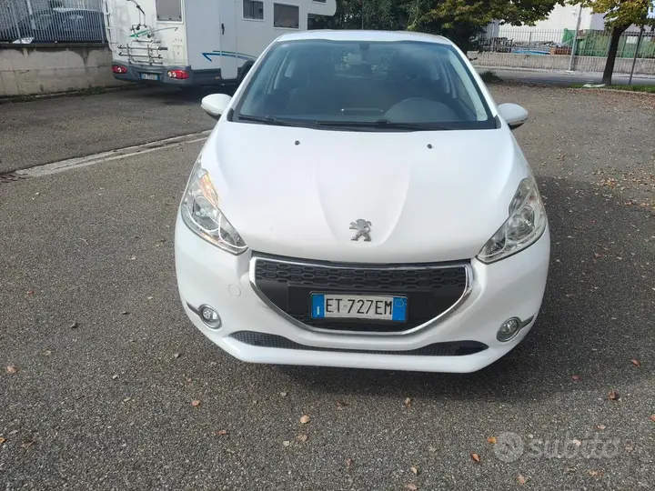 Peugeot 208 2013 photo 2