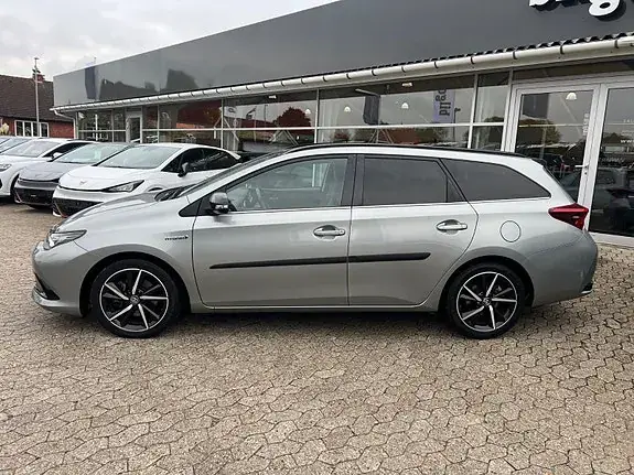 Toyota Auris 2018 photo 2