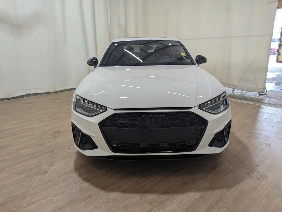 Audi A4 2023 photo 2