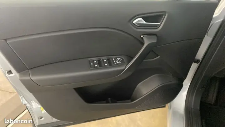 Renault Captur 2023 photo 3