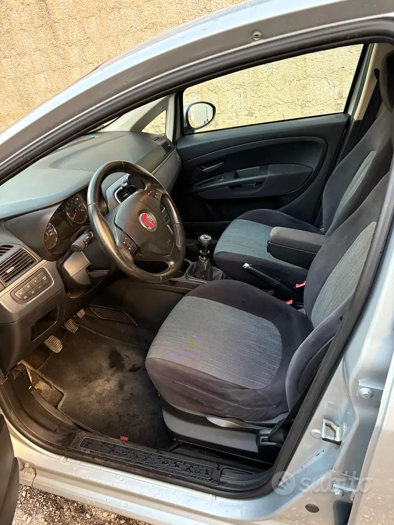 Fiat Grande Punto 2010 photo 4