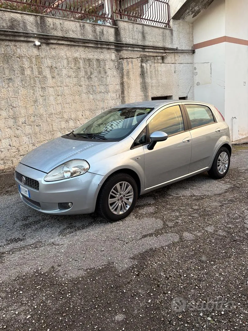 Fiat Grande Punto 2010 photo 3