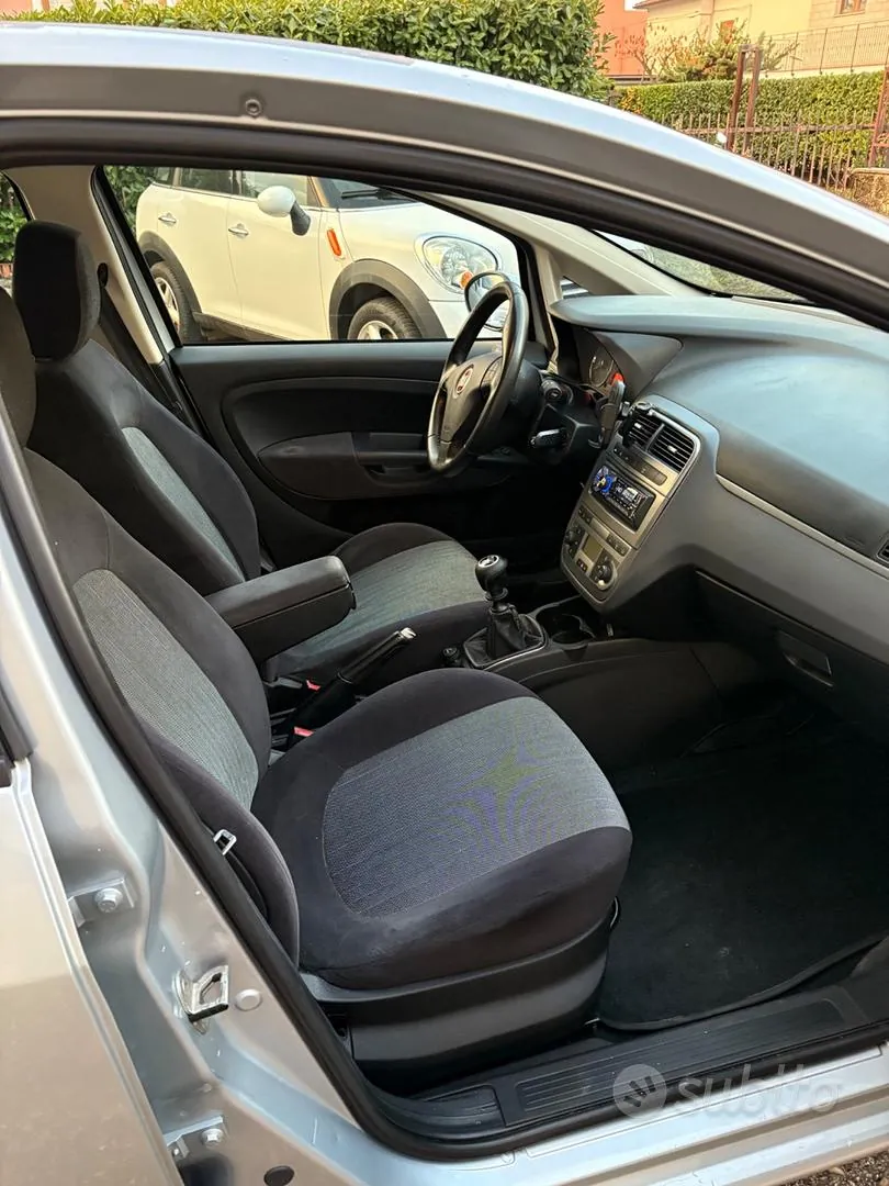 Fiat Grande Punto 2010 photo 5