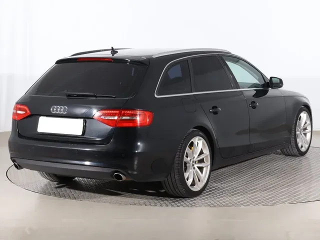 Audi A4 Avant 2012 photo 4